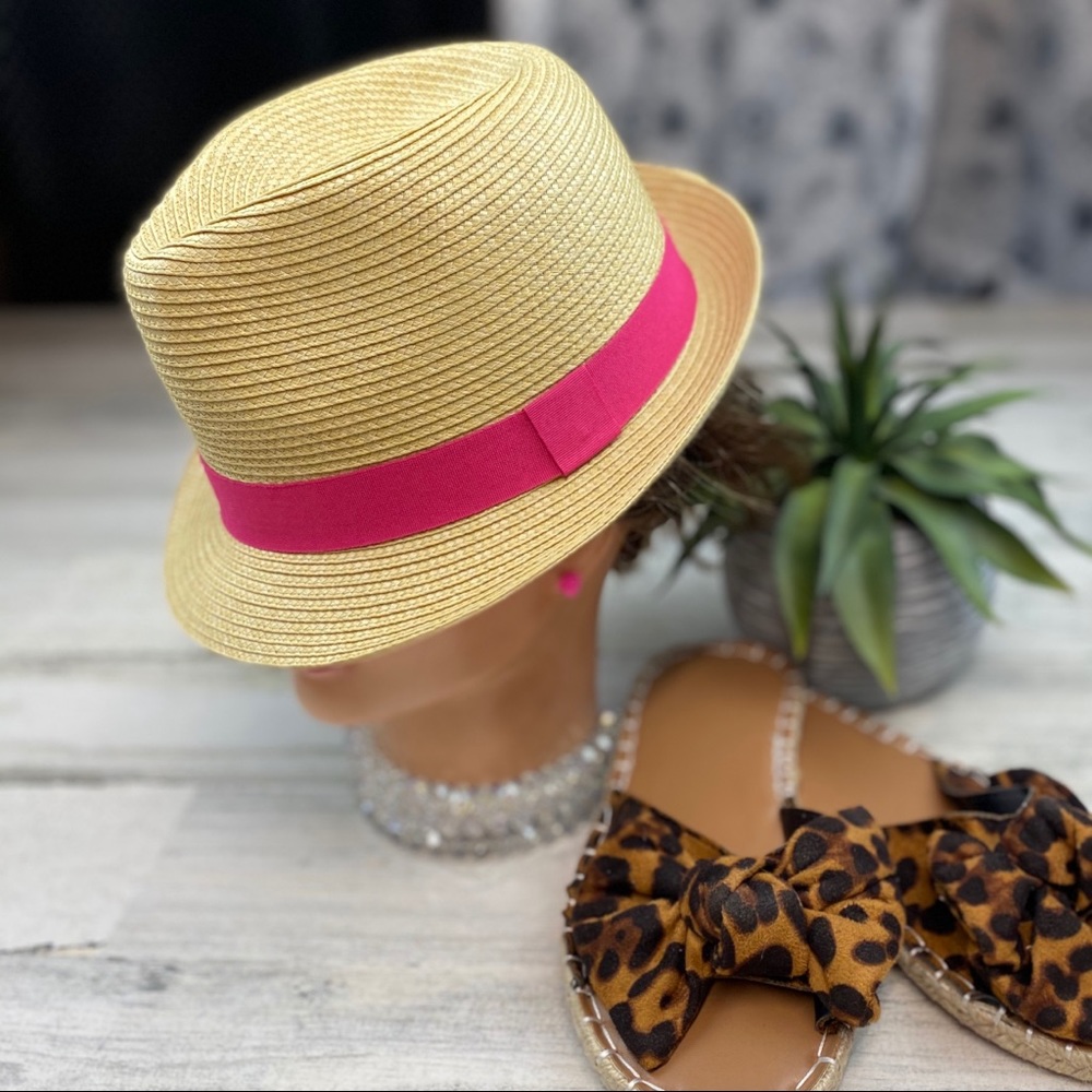 Natural straw fedora